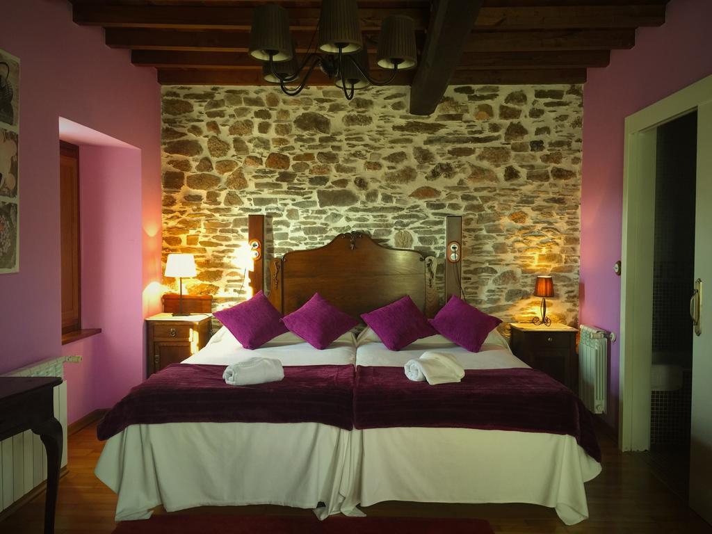Os Tres Teixos Guest House San Acisclo Ngoại thất bức ảnh