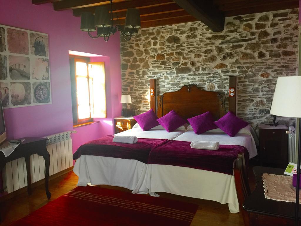 Os Tres Teixos Guest House San Acisclo Ngoại thất bức ảnh