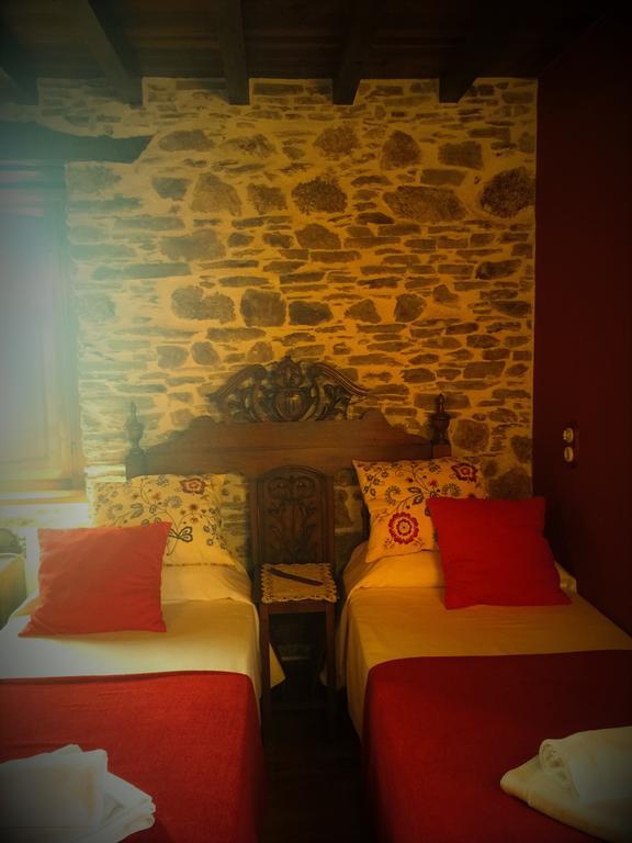 Os Tres Teixos Guest House San Acisclo Ngoại thất bức ảnh