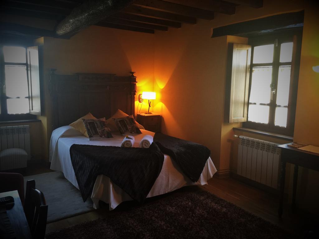 Os Tres Teixos Guest House San Acisclo Ngoại thất bức ảnh