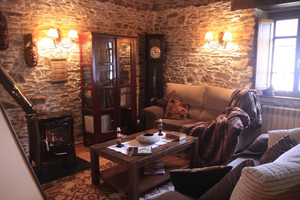 Os Tres Teixos Guest House San Acisclo Ngoại thất bức ảnh