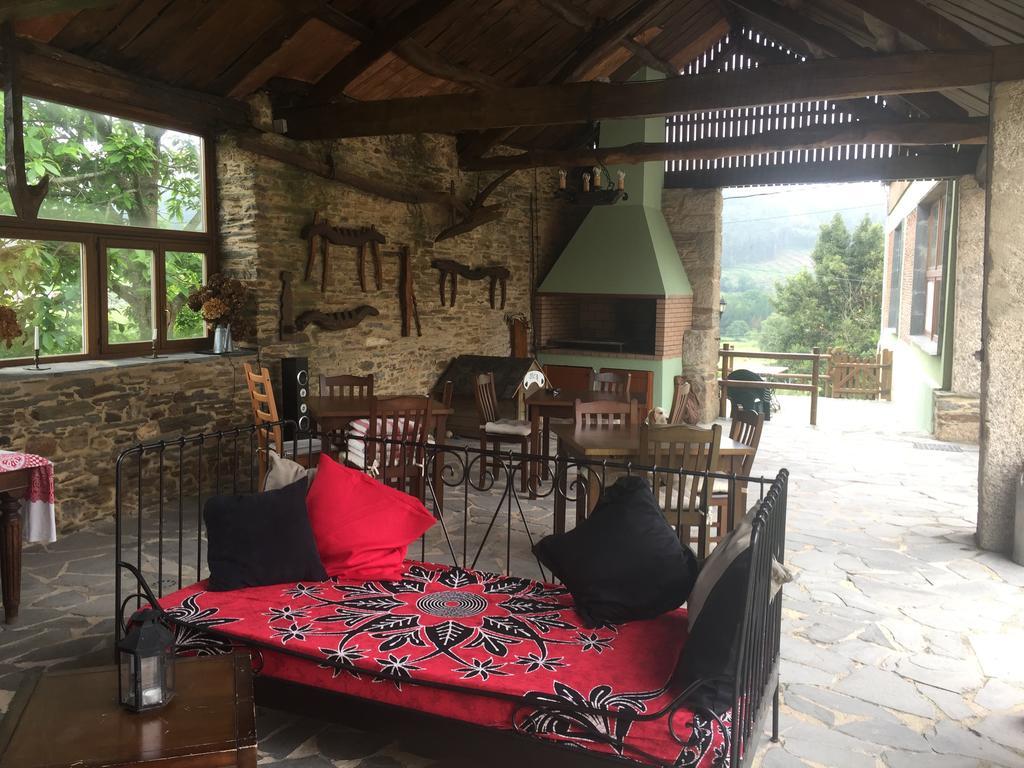 Os Tres Teixos Guest House San Acisclo Ngoại thất bức ảnh