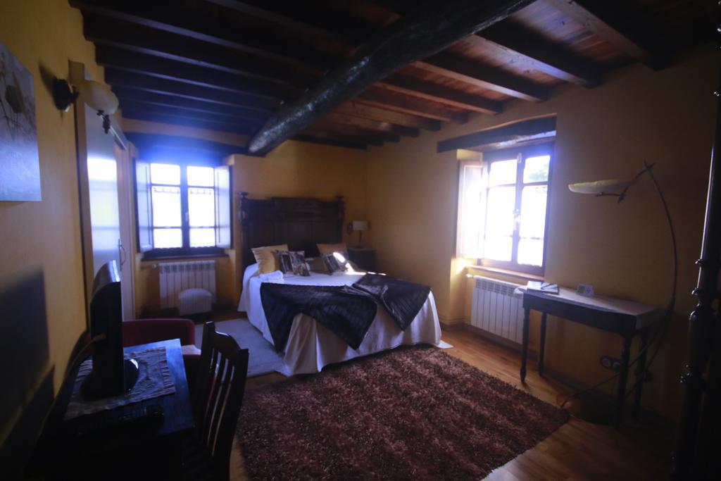 Os Tres Teixos Guest House San Acisclo Ngoại thất bức ảnh