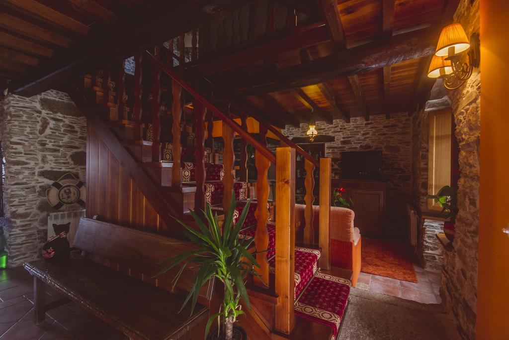 Os Tres Teixos Guest House San Acisclo Ngoại thất bức ảnh