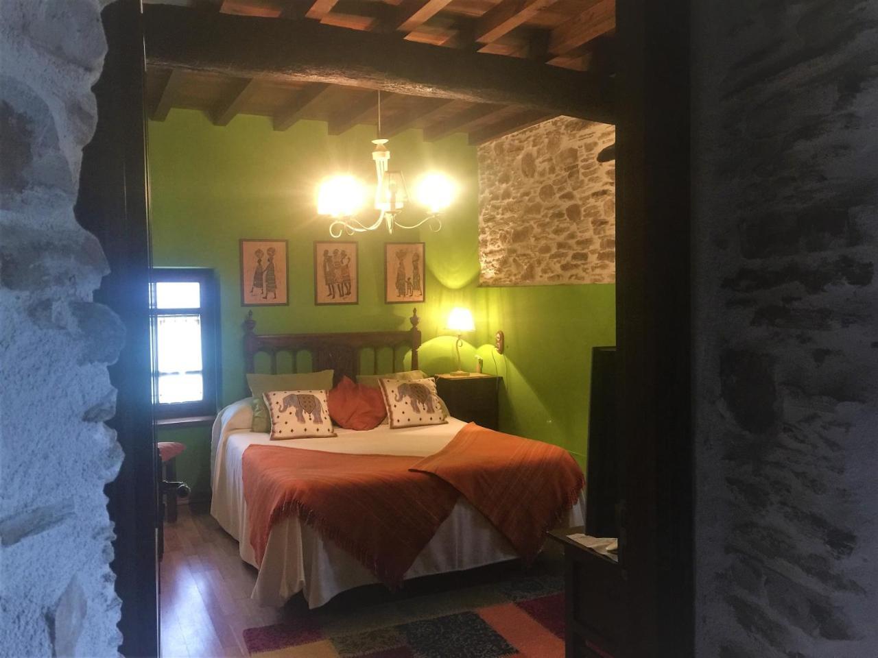Os Tres Teixos Guest House San Acisclo Ngoại thất bức ảnh